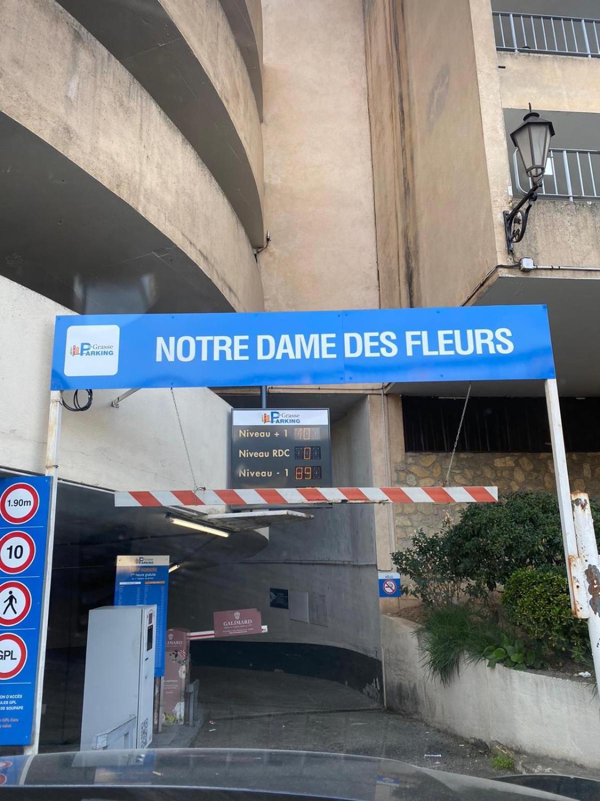 Appartement Coeur De Grasse Luaran gambar